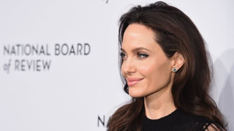 Imagem Angelina Jolie vai ao Iêmen para ajudar refugiados de guerra