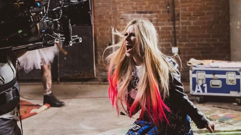 Avril Lavigne no clipe de "Bite Me" - Divulgação