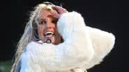 Performance de Britney Spears no 102.7 KIIS-FM's em especial anual de Natal (2003) - Getty Images