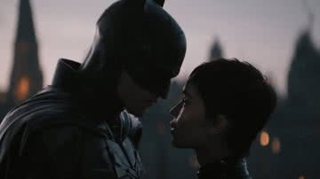 Robert Pattinson e Zoë Kravitz como Homem-Morcego e Mulher-Gato em "The Batman" - Divulgação