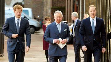 Brigados? Príncipe Harry revela atual relação com Rei Charles e o irmão William - Getty Images