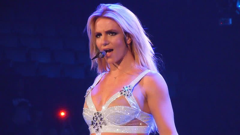 Britney Spears durante show na The Femme Fatale Tour (2011) - Reprodução/IMDb