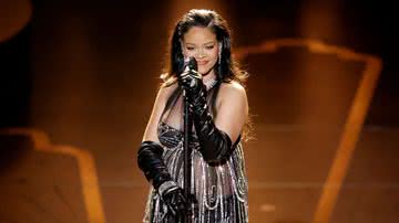 Com apresentação emocionante de "Lift Me Up" no Oscar 2023, Rihanna é aclamada pela crítica especializada - Kevin Winter/Getty Images