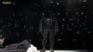 Kanye Wes em performance de divulgação do álbum "Donda" - Divulgação