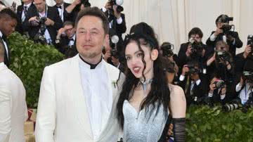 Elon Musk e Grimes no MET Gala de 2018 - Getty Images