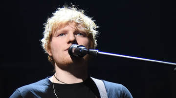Ed Sheeran durante apresentação no Jingle Ball de 2017 - Getty Images