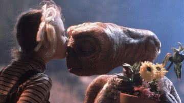 Drew Barrymore em seu papel icônico no filme E.T. O Extraterrestre (1982) - Reprodução