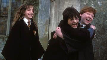 Emma Watson, Daniel Radcliffe e Rupert Grint como Hermione, Harry e Ron na saga Harry Potter - Reprodução/ Warner Bros