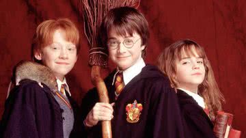 Daniel Radcliffe, Rupert Grint e Emma Watson em Harry Potter e a Pedra Filosofal - Divulgação/Warner Bros.