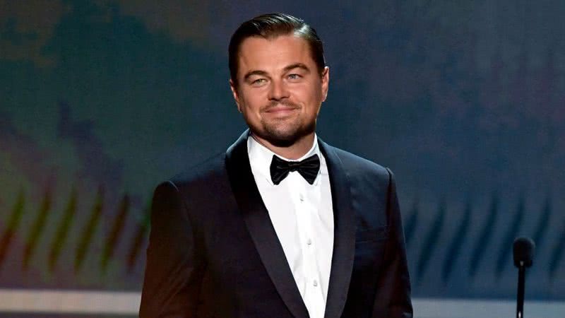 Leonardo DiCaprio fala no palco durante o 26º Prêmio Anual do Screen Actors Guild - Getty Images