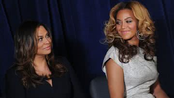 Tina Knowles e Beyoncé em evento de Nova York, 2010 - Getty Images