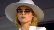 Michelle Pfeiffer em seu icônico papel em Scarface - Reprodução