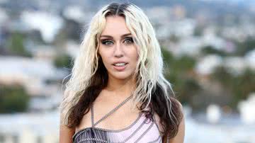 Miley Cyrus revela bastidores de foto polêmica de topless aos 15 anos: "Minha família estava no set" - Getty Images
