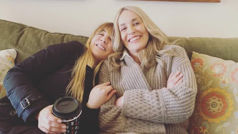 Sharon Stone deu tapa em Kaley Cuoco três vezes - Reprodução/ Instagram