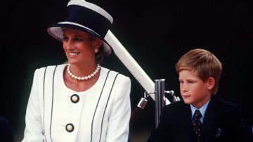 Princesa Diana deu tapa em Harry após atitude racista, revela livro - Tim Graham Photo Library via Getty Images