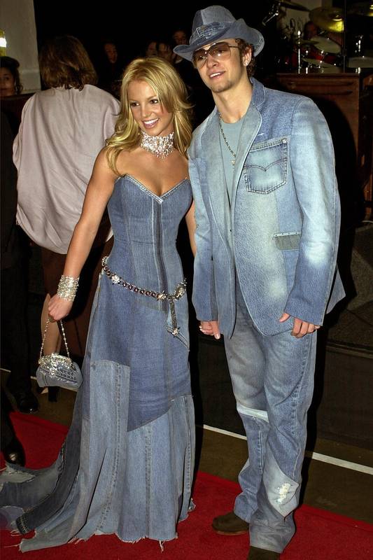 Britney Spears e Justin Timberlake no AMAs 2001