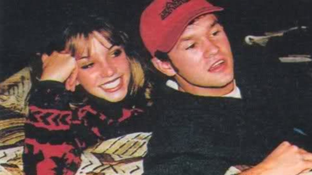 De conjuntinhos jeans a finais felizes: os relacionamentos de Britney Spears
