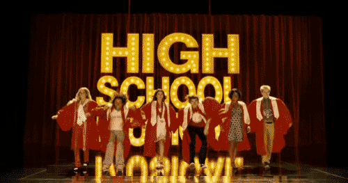 Zac Efron em High School Musical: A Série: O Musical? Rumores!