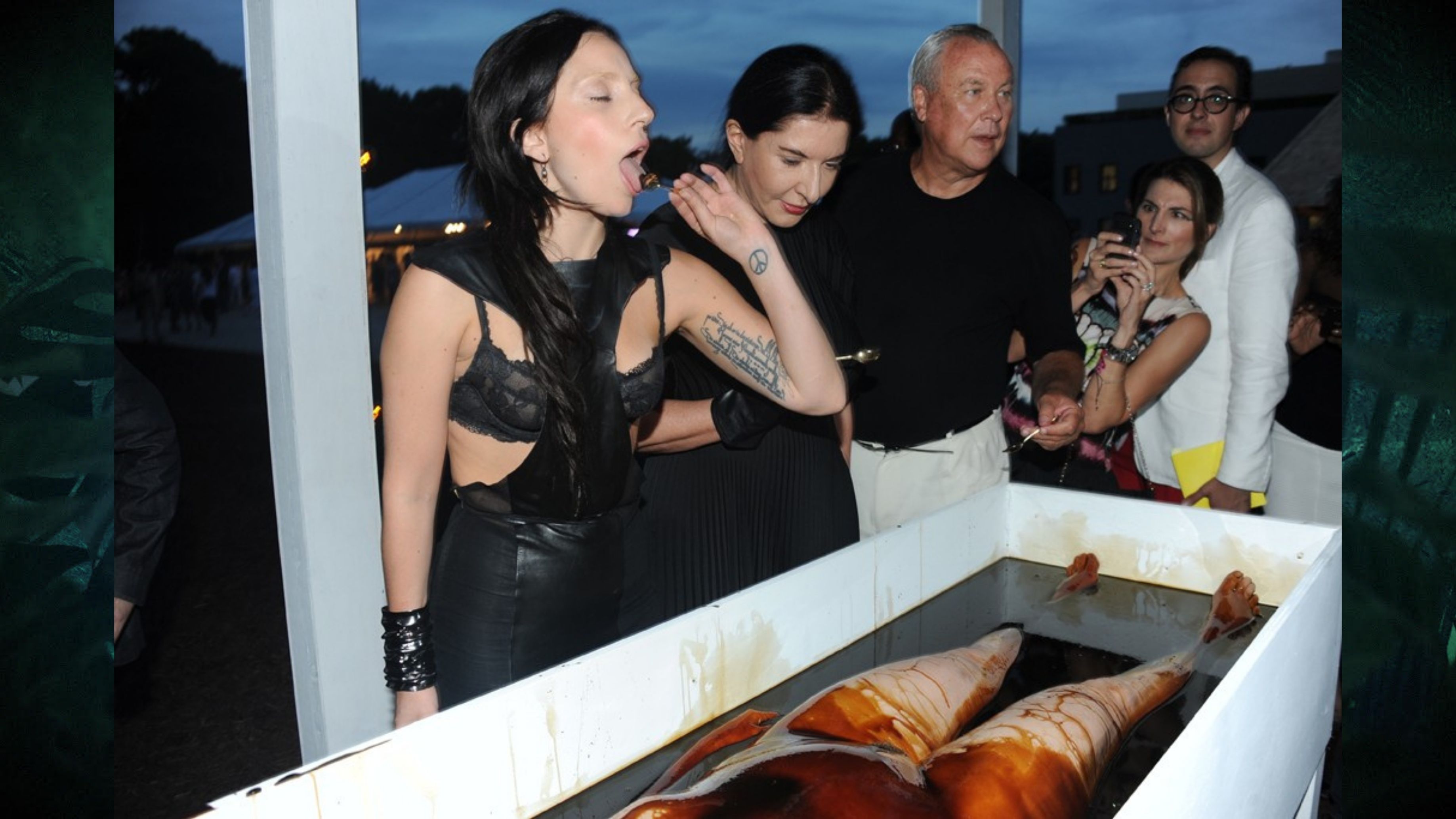 Lady Gaga e Marina Abramović no Watermill Benefit & Auction de 2013