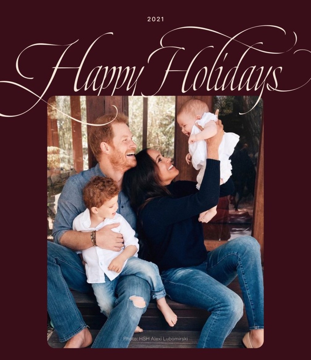 Meghan Markle e Harry em cartão do Natal 2021 com os filhos Archie e Lilibet