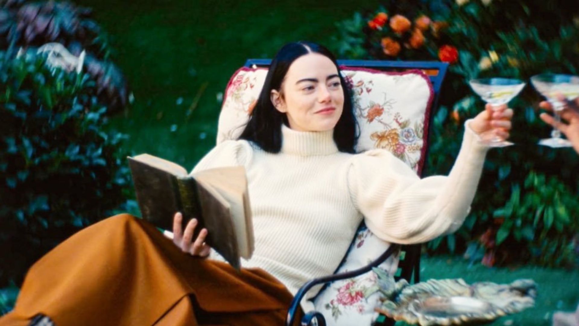Aclamado! A opinião da crítica sobre “Pobres Criaturas”, novo filme estrelado por Emma Stone