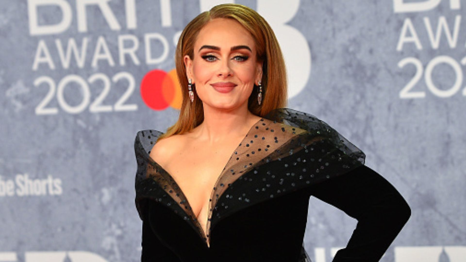 Adele revela que fez terapia para lidar com divórcio: “Cinco sessões por dia”