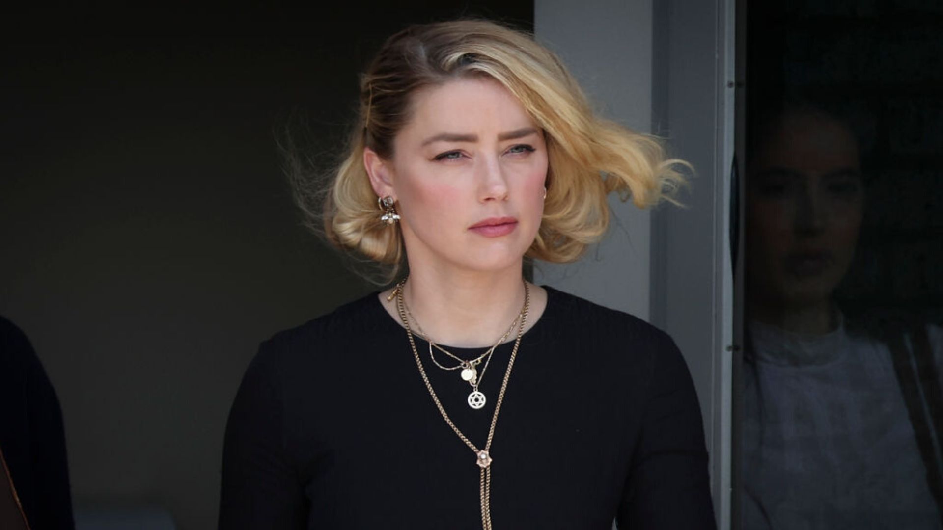 Amber Heard fala sobre fitas onde admite ter batido em Johnny Depp