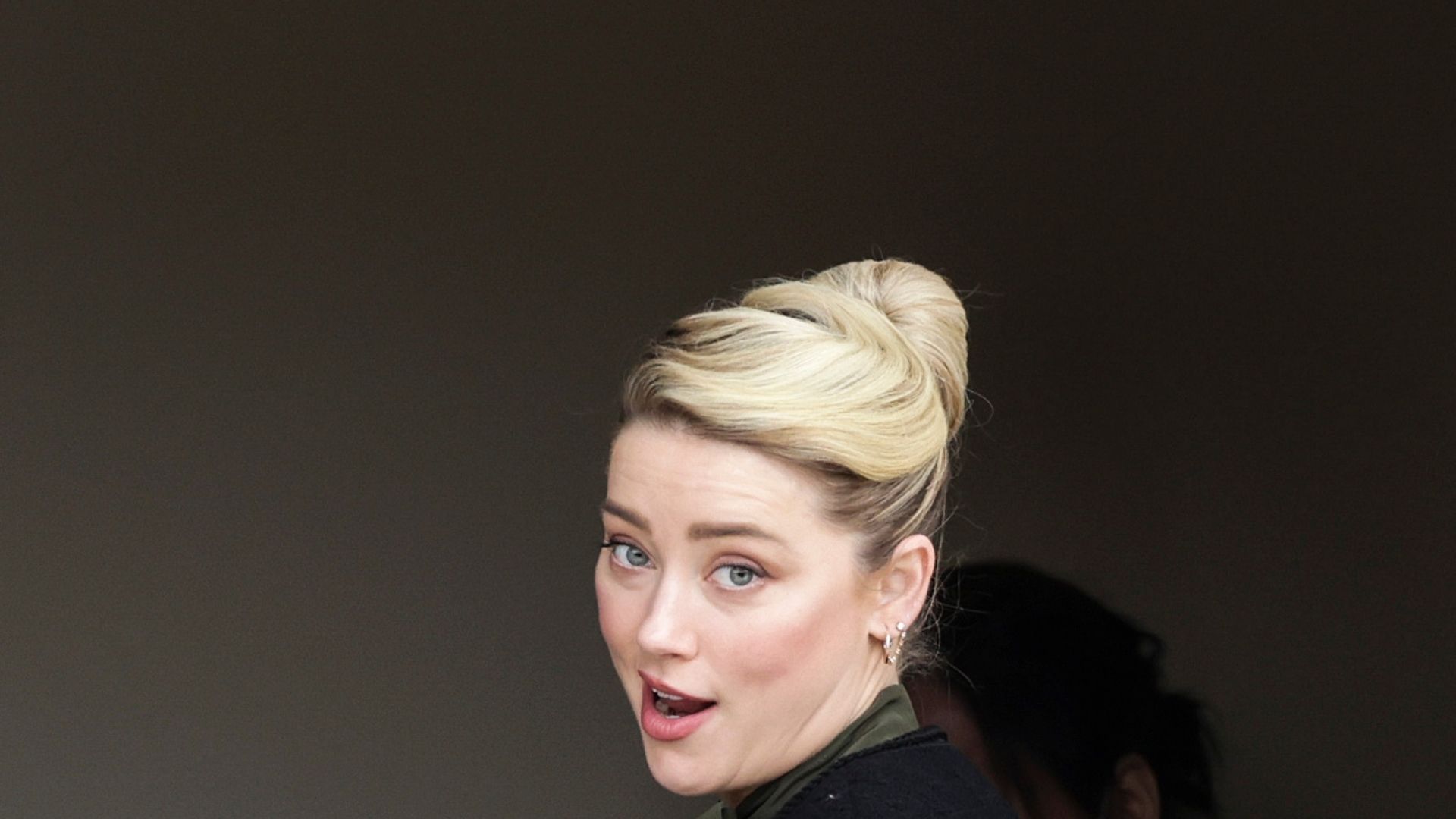 Amber Heard: livro escrito pela atriz pode render até US$15 milhões