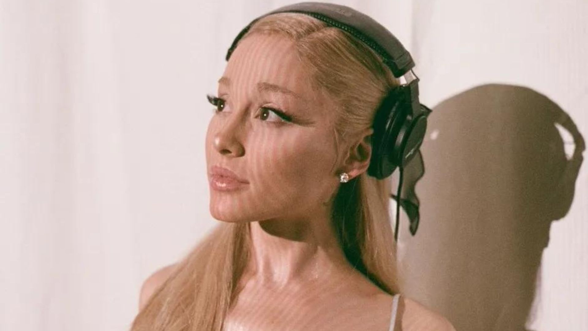 Ariana Grande lança versão deluxe de “Yours Truly” para celebrar 10 anos do álbum; confira