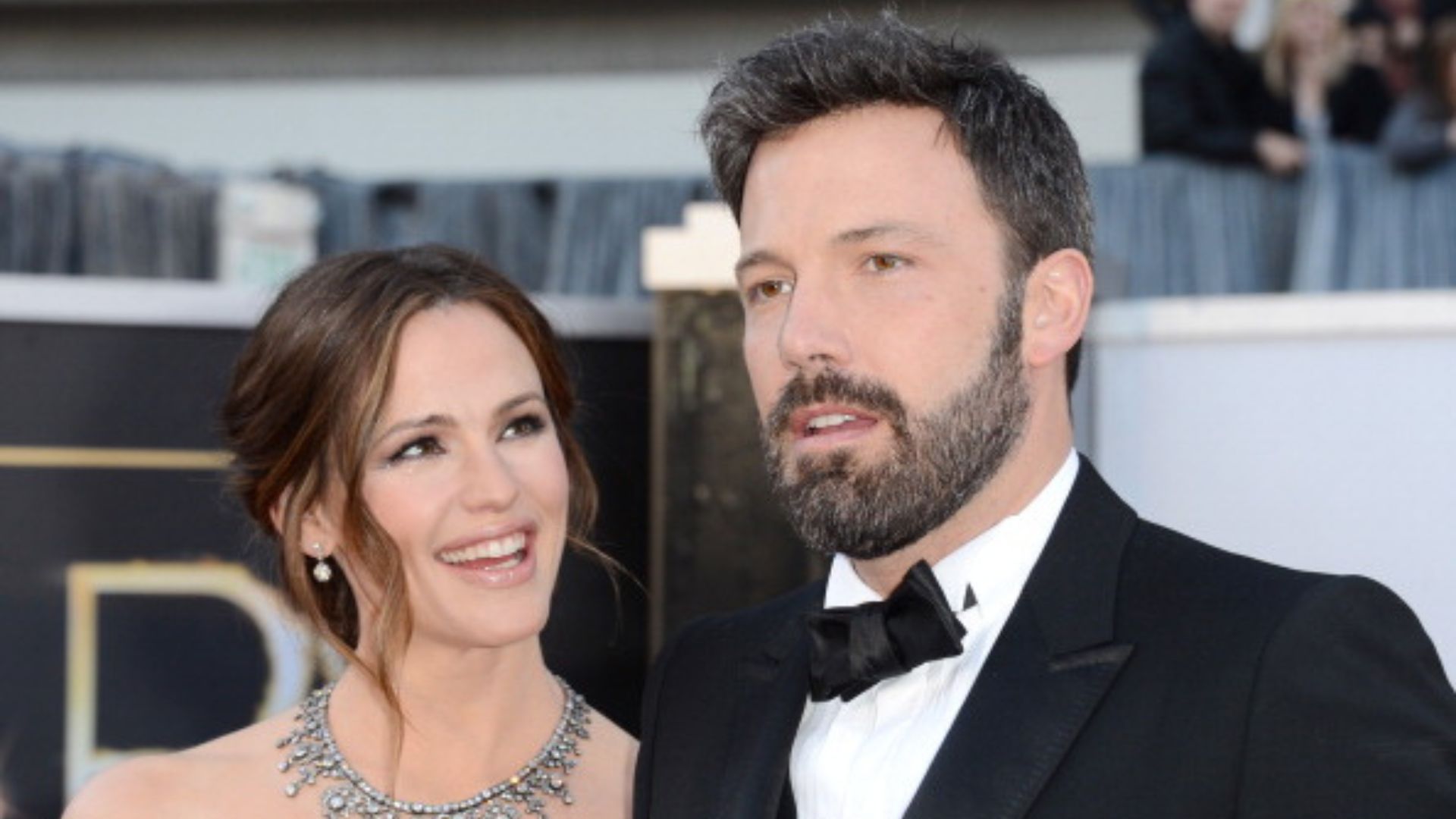 Ben Affleck é flagrado em momento carinhoso com a ex-esposa, a atriz Jennifer Garner