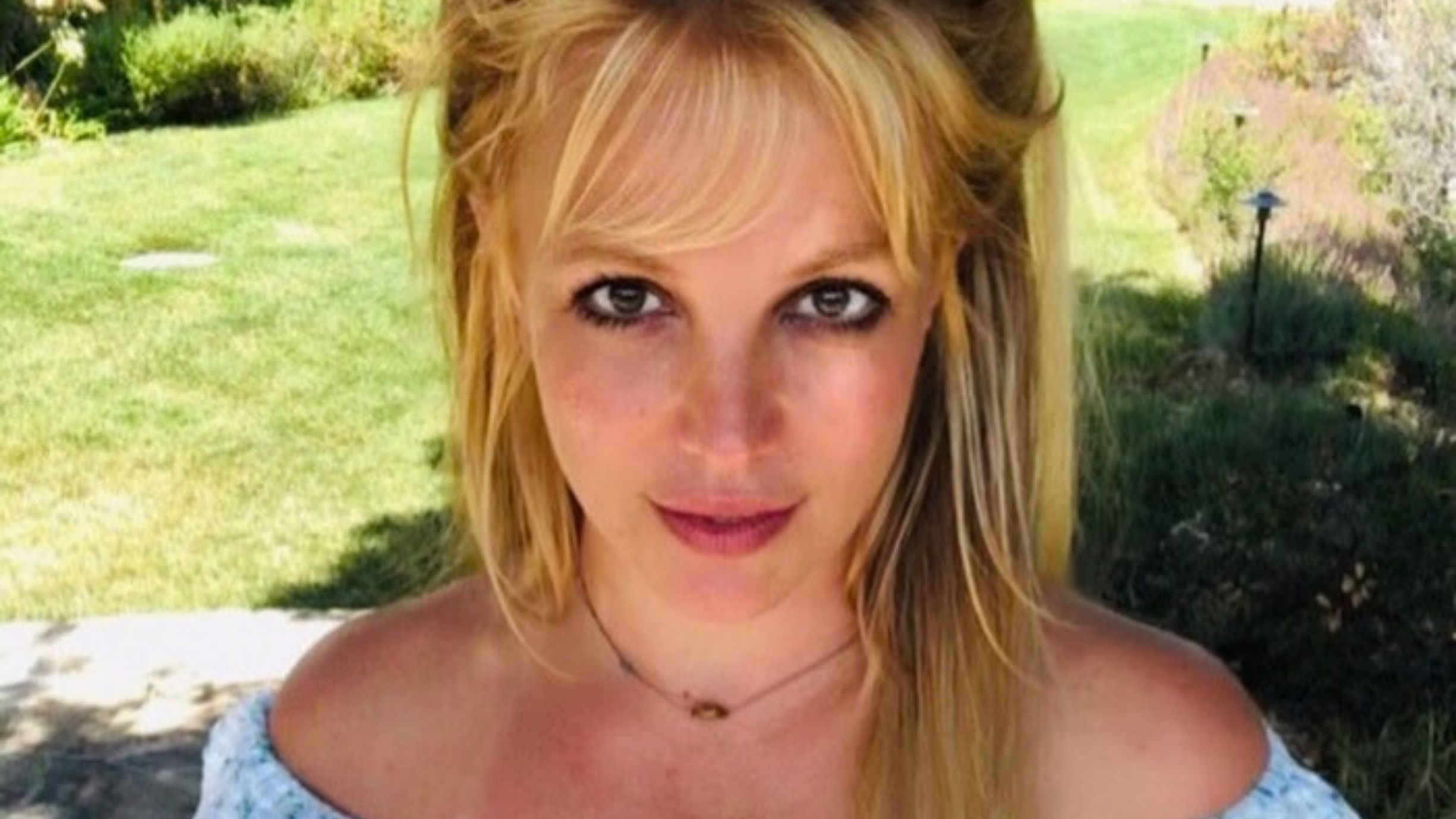 Nua e livre, Britney Spears faz relato emocionante no Instagram