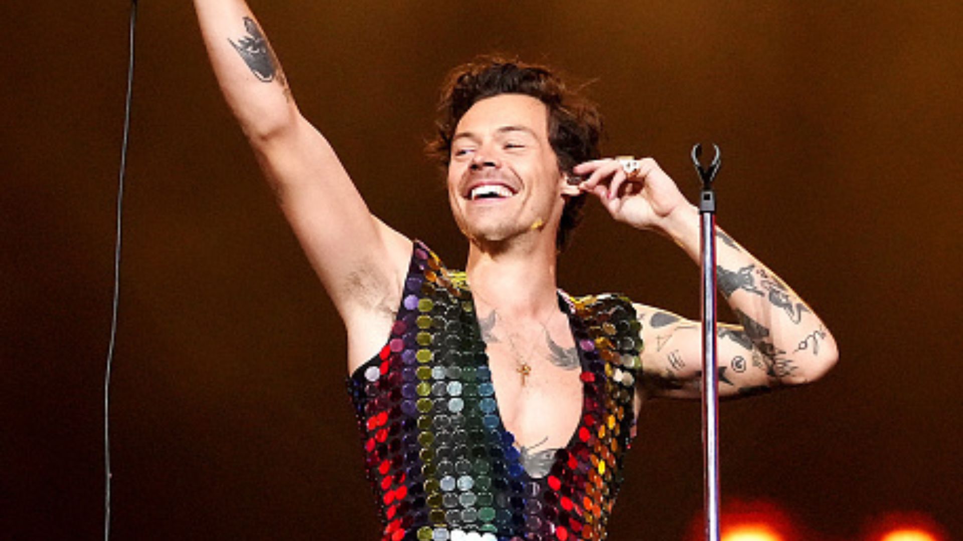 Calça de Harry Styles rasga durante show da Love On Tour em São Paulo; assista