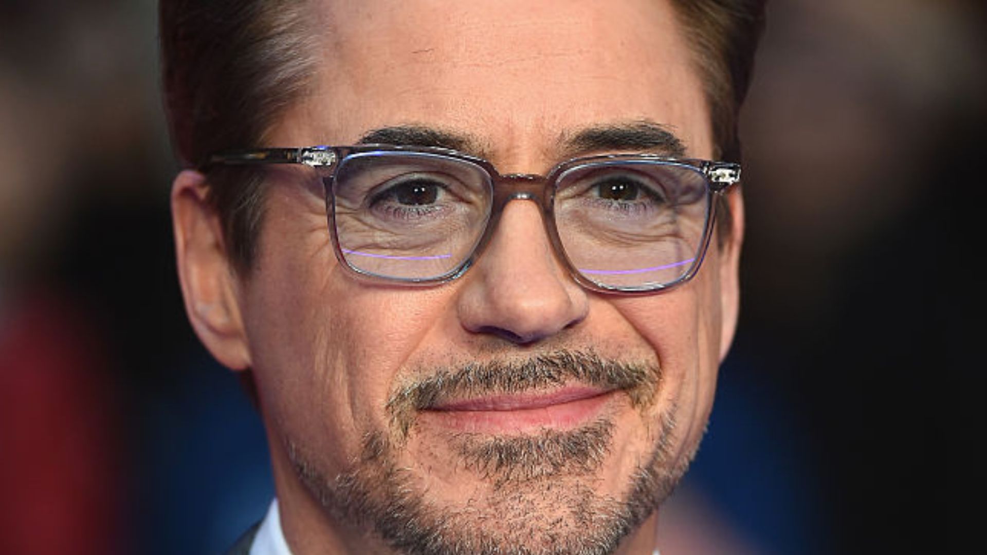 Careca, Robert Downey Jr. está irreconhecível nos bastidores de nova minissérie