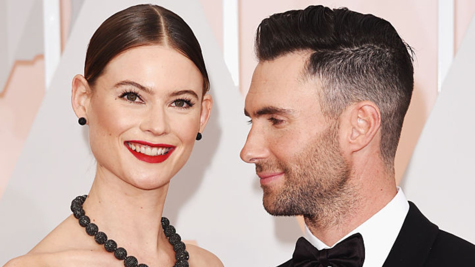 Como estão Adam Levine e Behati Prinsloo? Casal é flagrado