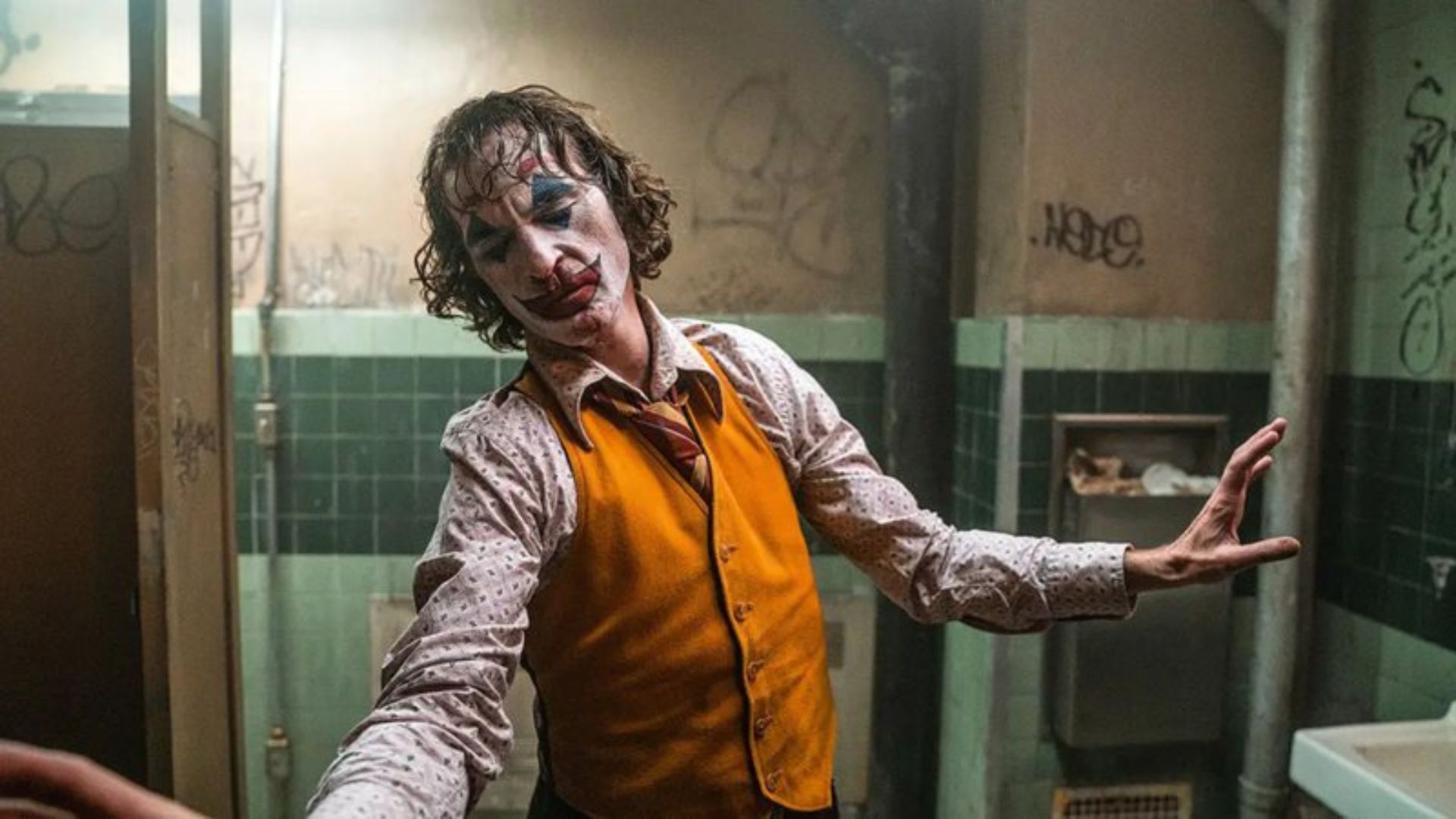 Coringa 2 | Figurantes denunciam produção por trabalho excessivo