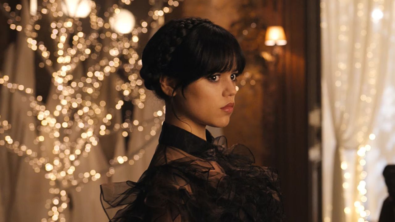 Criadores de “Wandinha” comentam sobre as críticas de Jenna Ortega