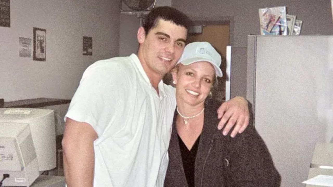 De conjuntinhos jeans a finais felizes: os relacionamentos de Britney Spears