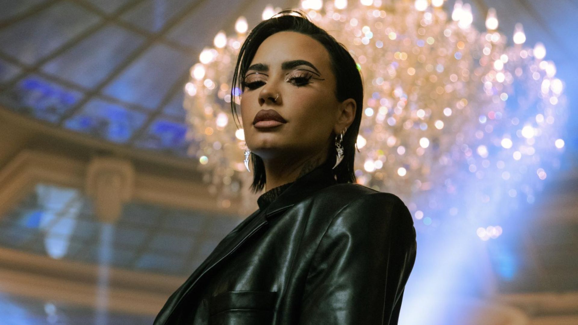 Demi Lovato derrota Ghostface em clipe de Still Alive, faixa tema de Pânico 6