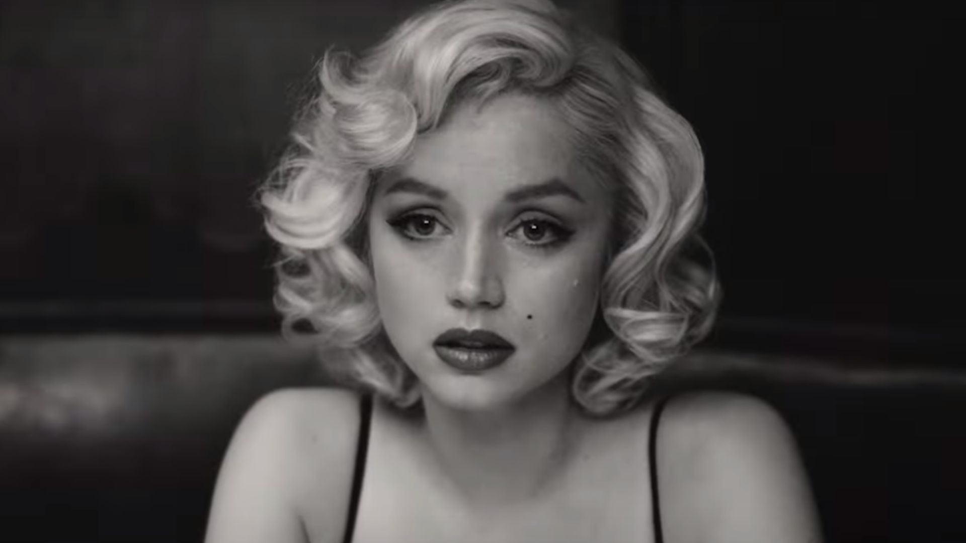 Diretor de Blonde responde à críticas do filme sobre Marilyn Monroe: “Ela está morta”