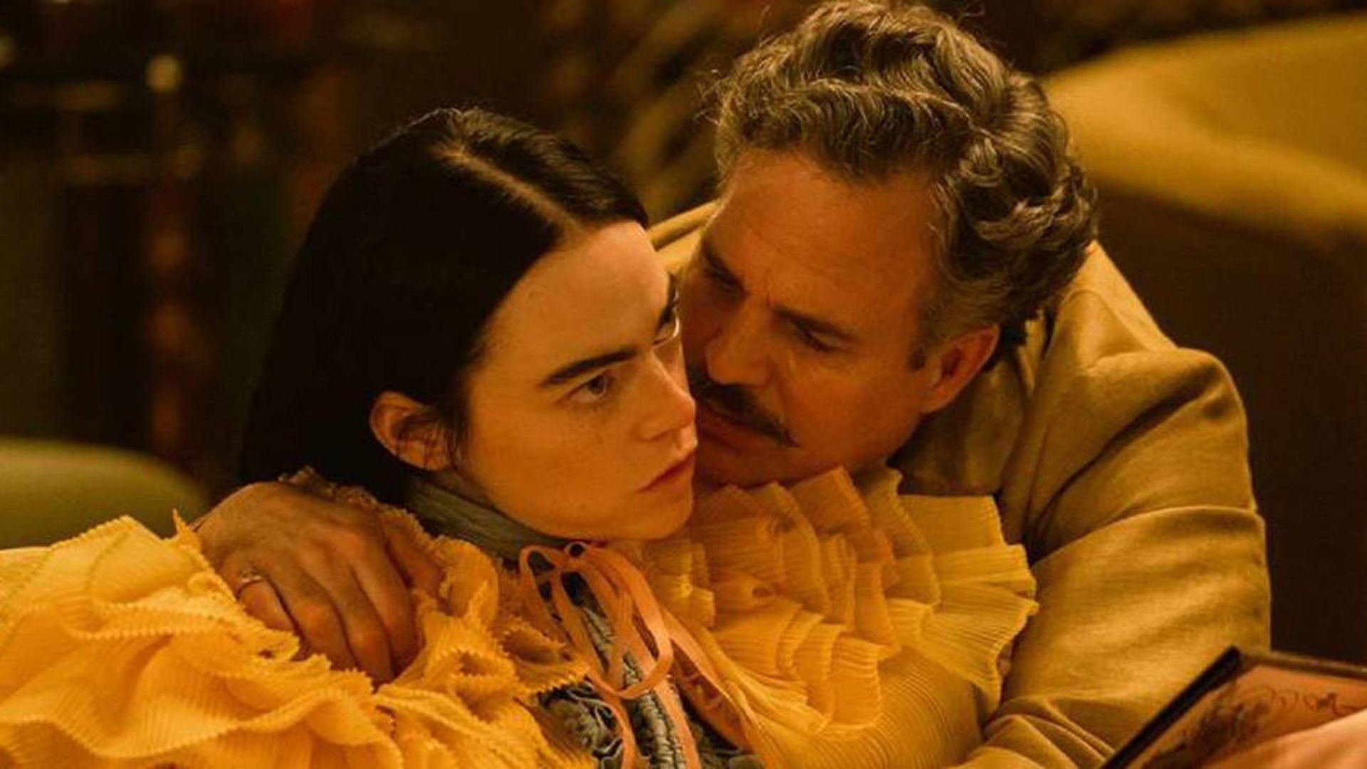 Diretor de “Pobres Criaturas” explica por que Emma Stone não ‘evitou’ cenas de sexo: “Tinha que ser livre”