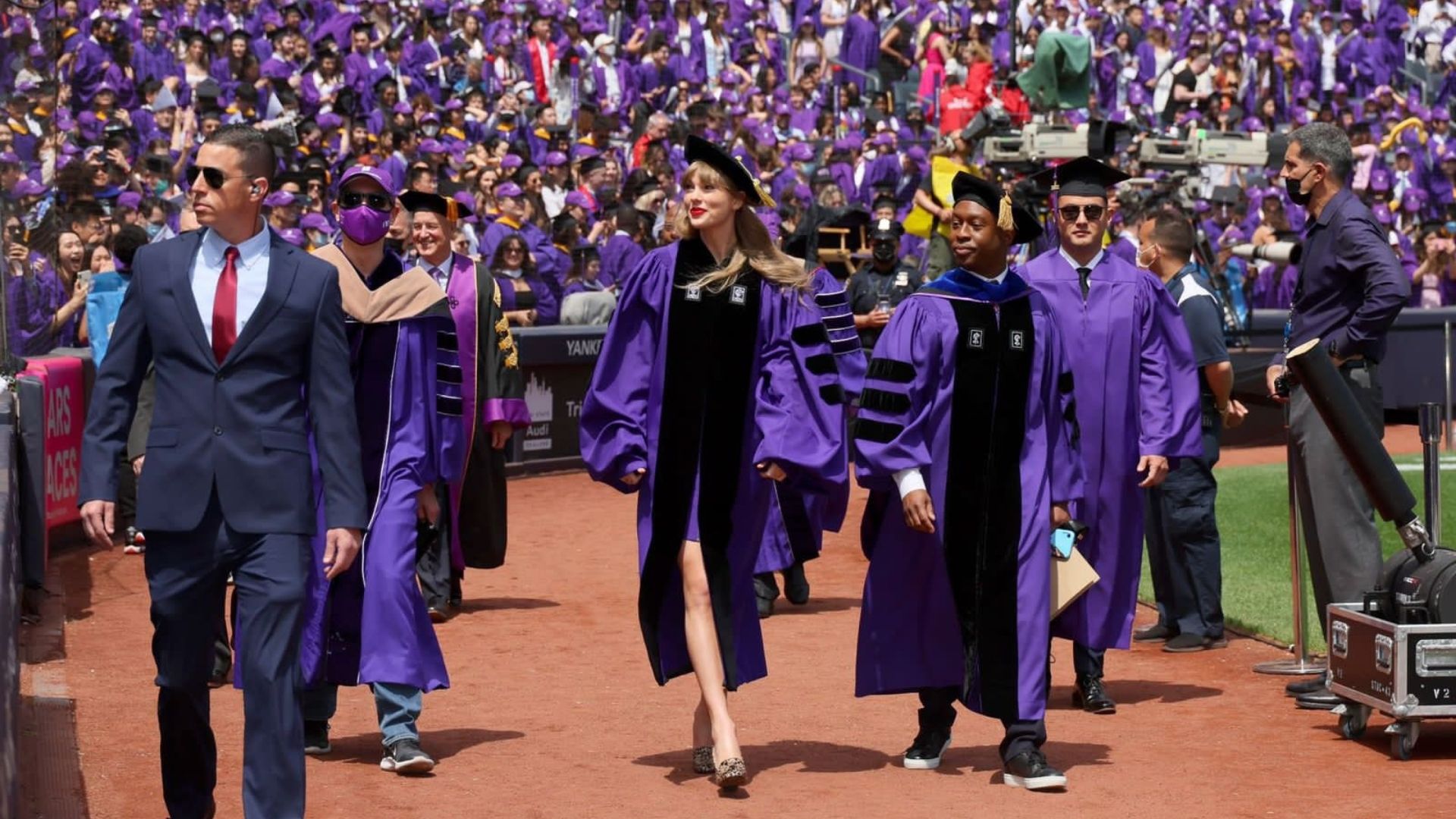 Doutora na música? Entenda “graduação” de Taylor Swift na NYU