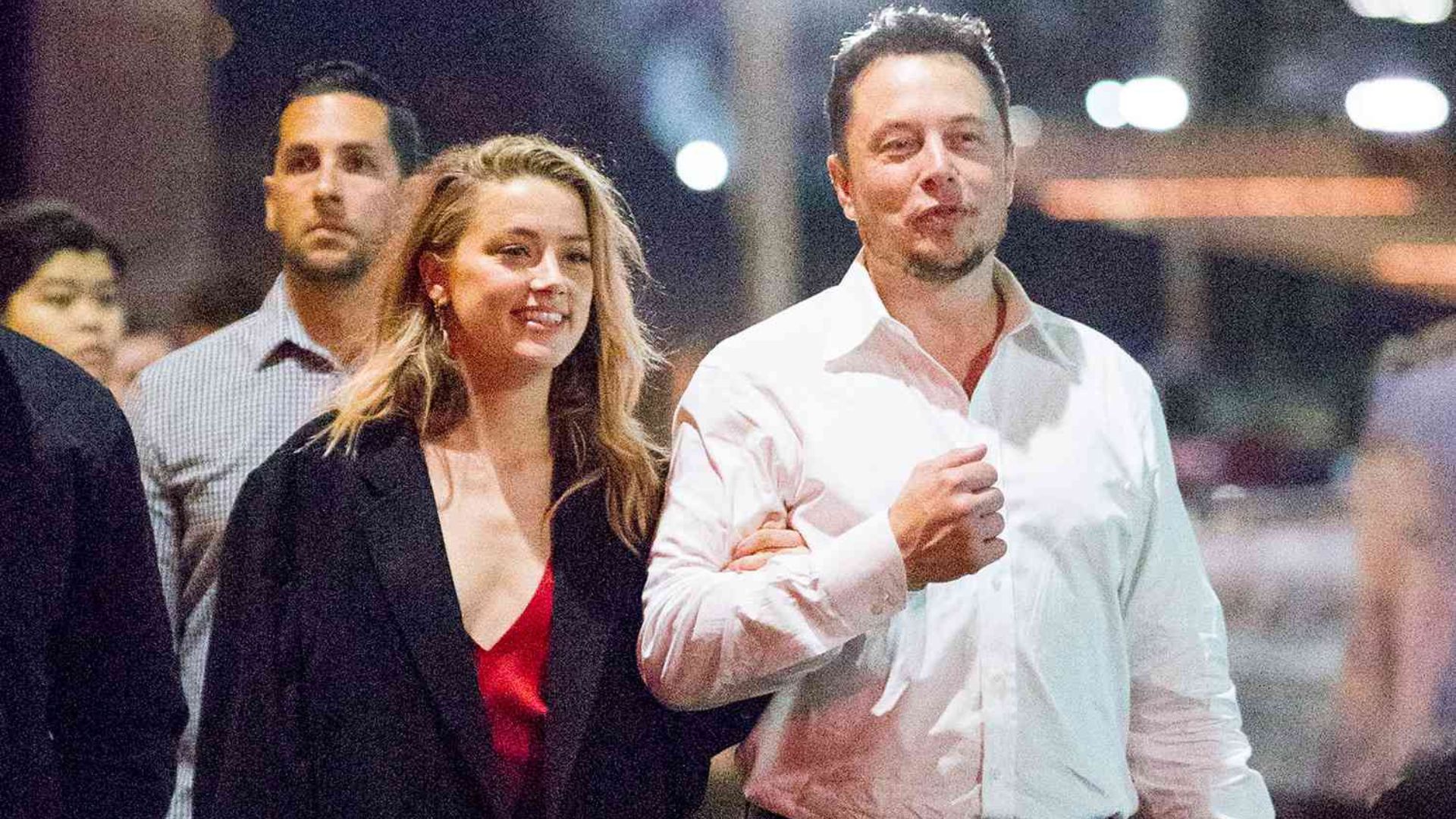 Elon Musk posta foto de Amber Heard fantasiada de personagem sexy de game: “Incrível”