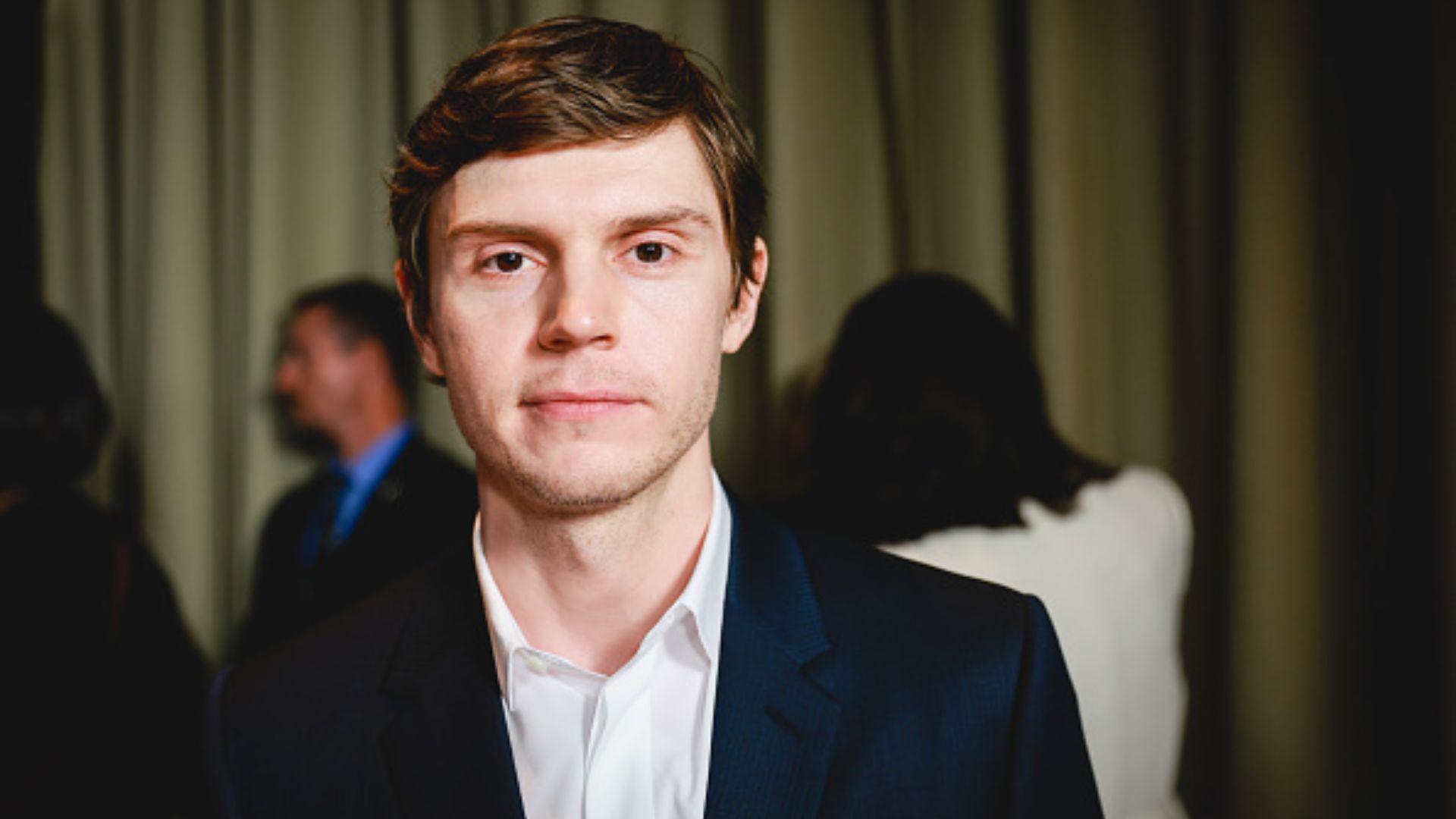 Evan Peters diz que vai parar de interpretar personagens sombrios por um tempo