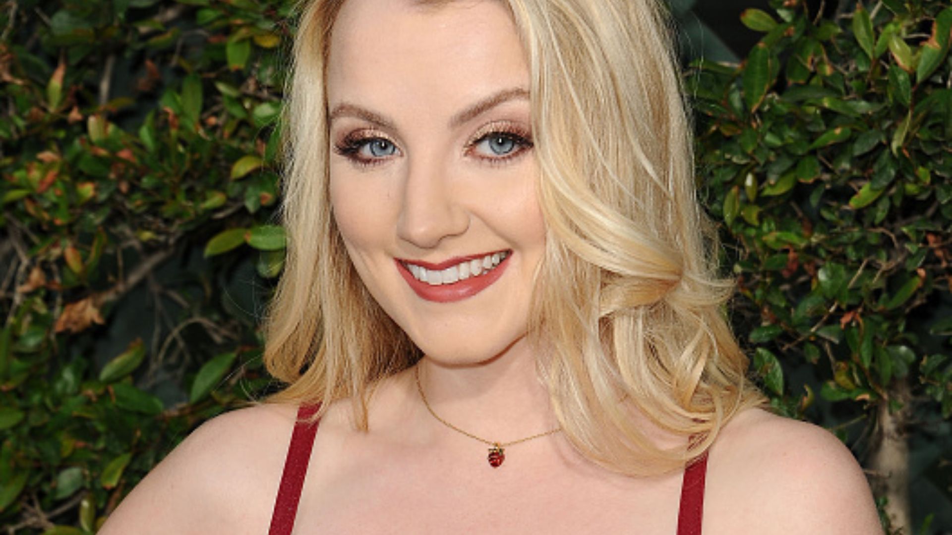 Evanna Lynch admite romance secreto de nove anos com ator de “Harry Potter”