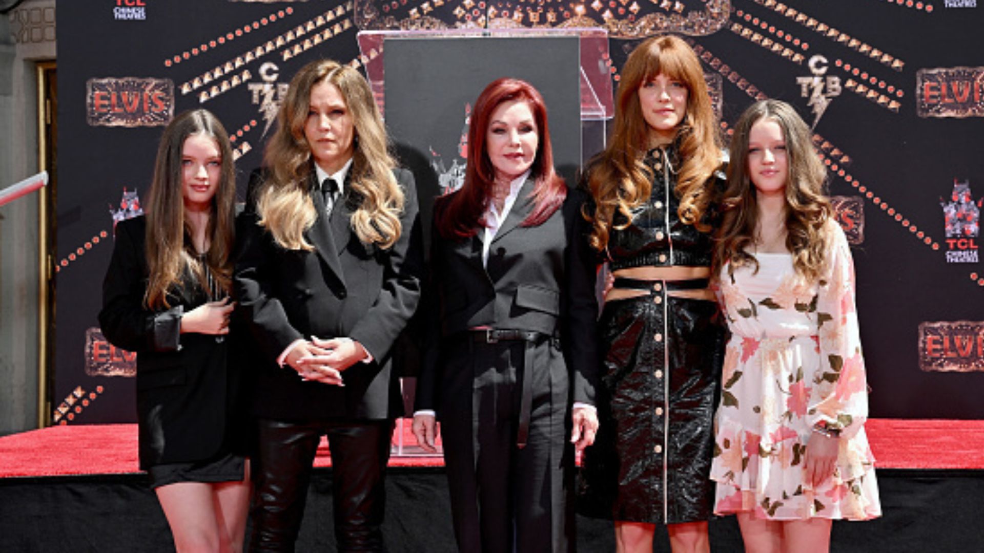 Filhas gêmeas de Lisa Marie Presley não querem voltar para casa onde a mãe teve a primeira parada cardíaca