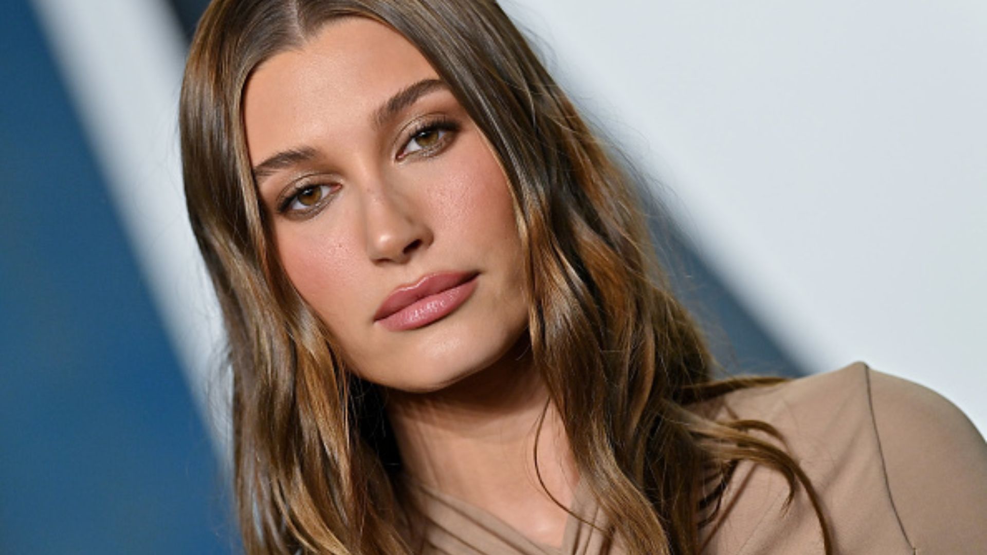 Hailey Bieber desmente rumor de gravidez e revela problema de saúde