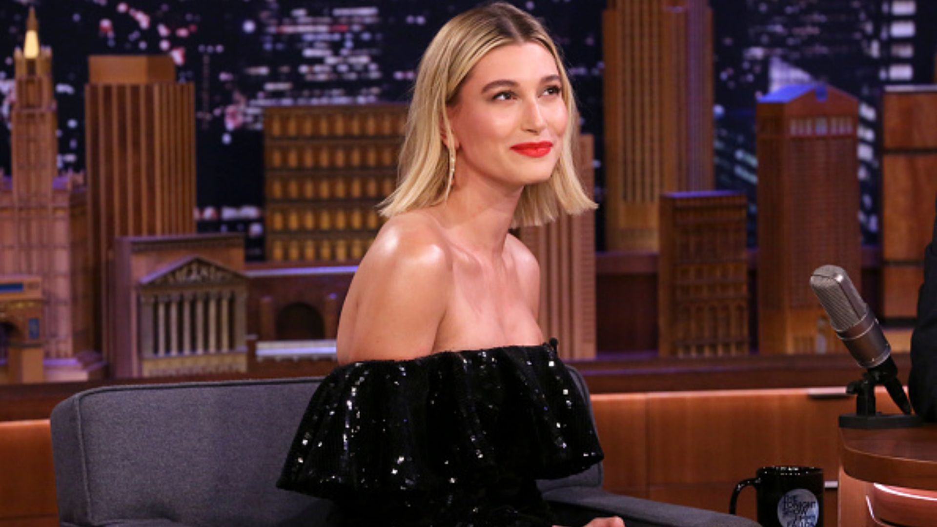 Hailey Bieber fala sobre trauma após derrame: “foi tão aterrorizante”