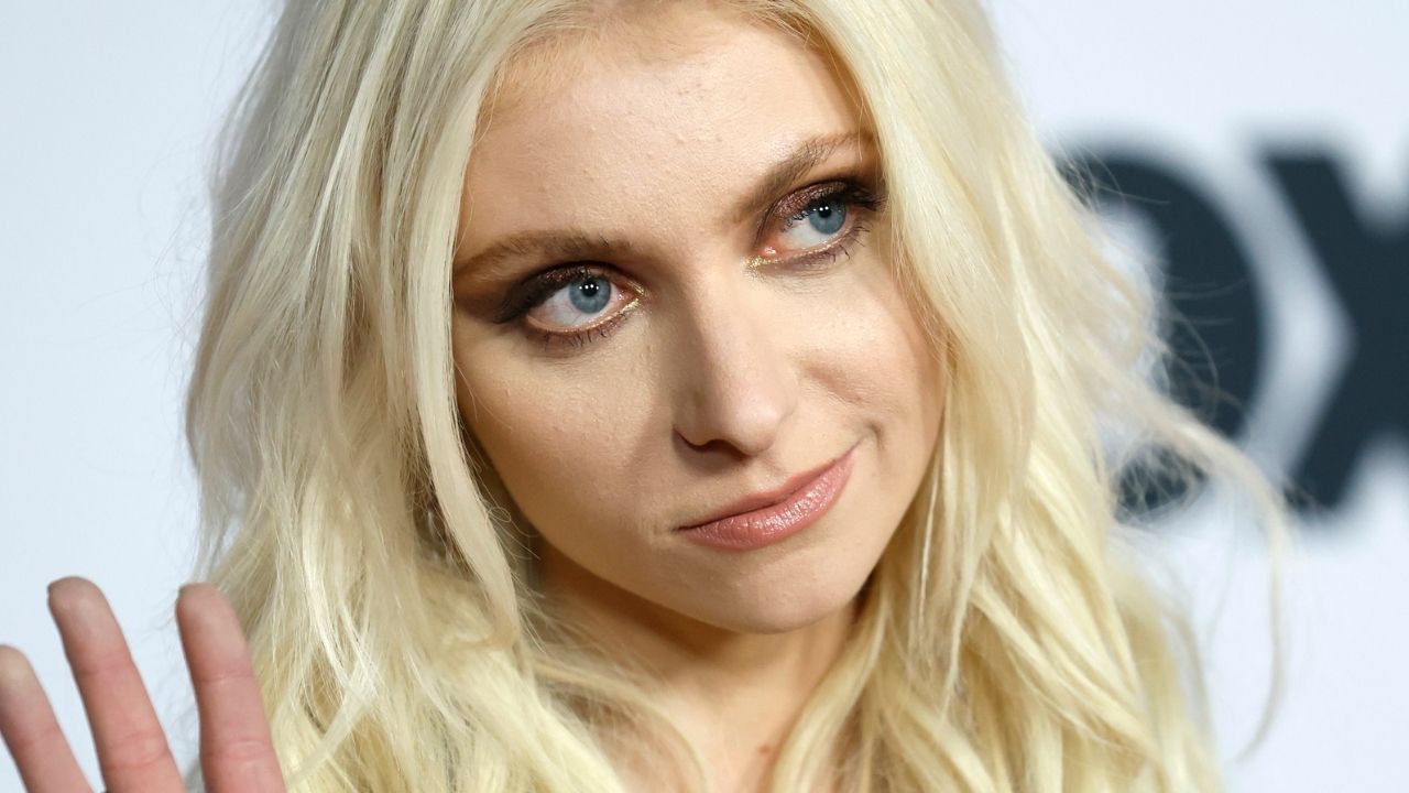A história por trás da icônica fuga de Taylor Momsen dos paparazzi