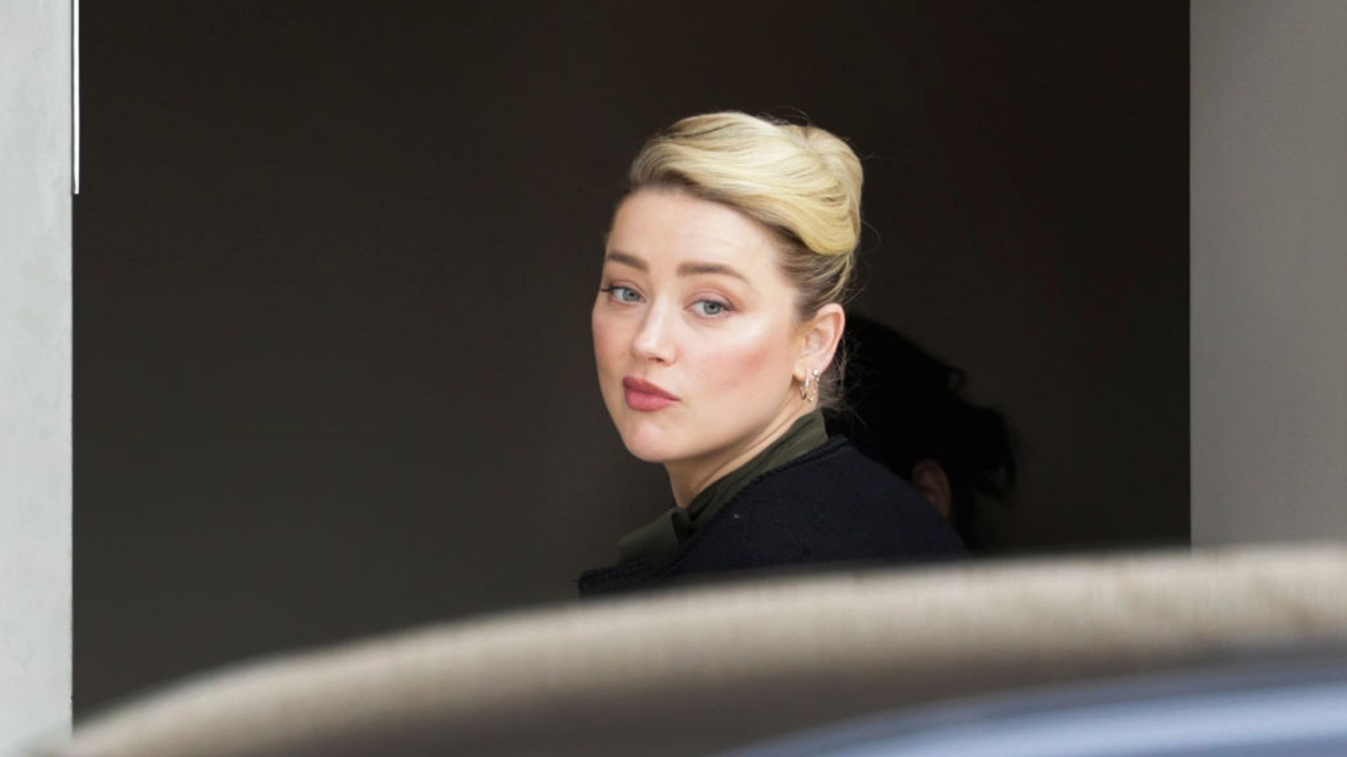 “Humilhada e ameaçada todos os dias”: Amber Heard revela ameaças online no tribunal