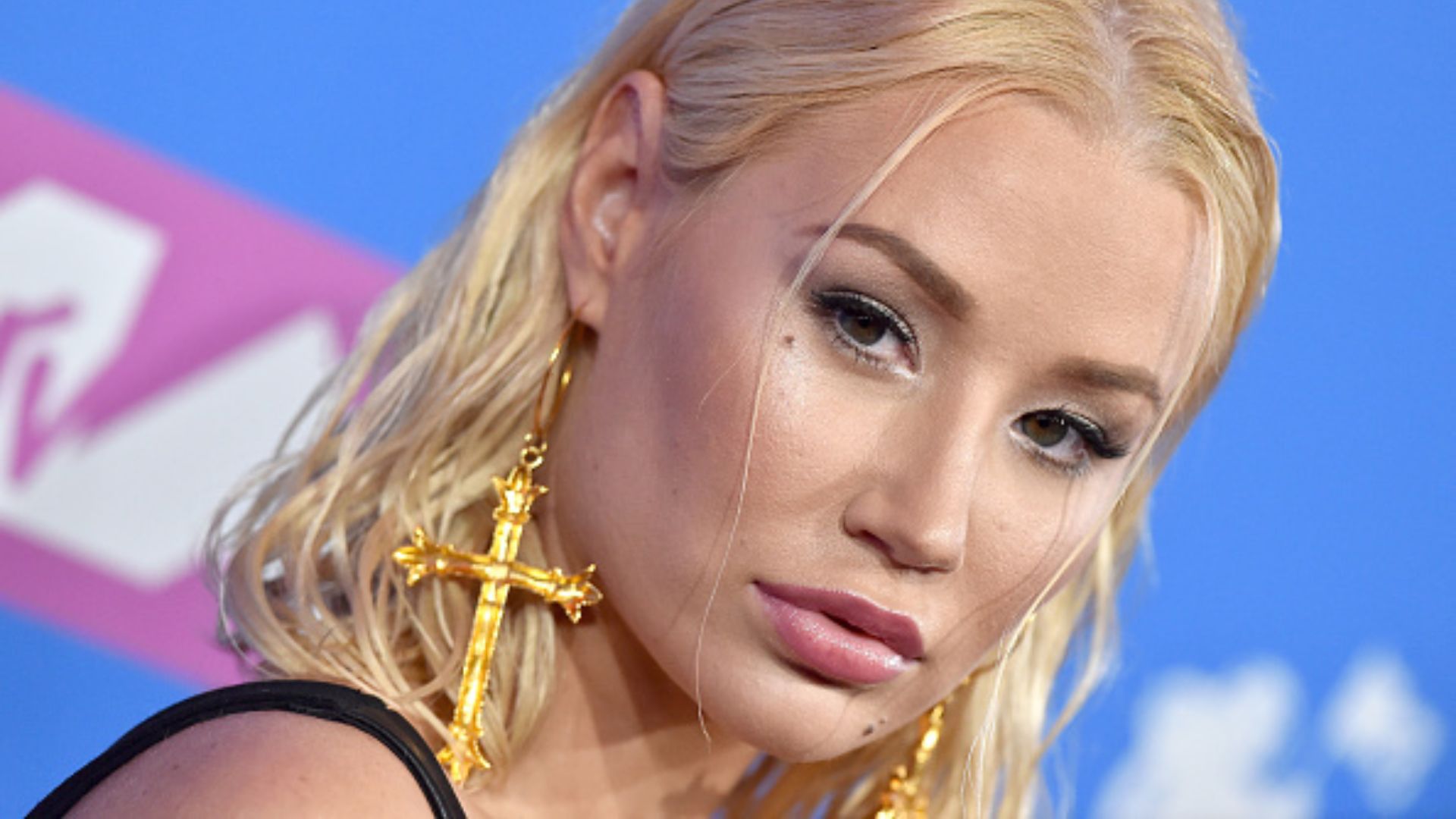 Iggy Azalea responde críticas de show no The Town: “Não faço música pra você”